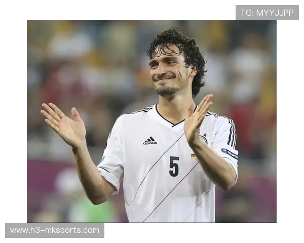 多特加快推进节奏，胡梅尔斯后场长传精准无比